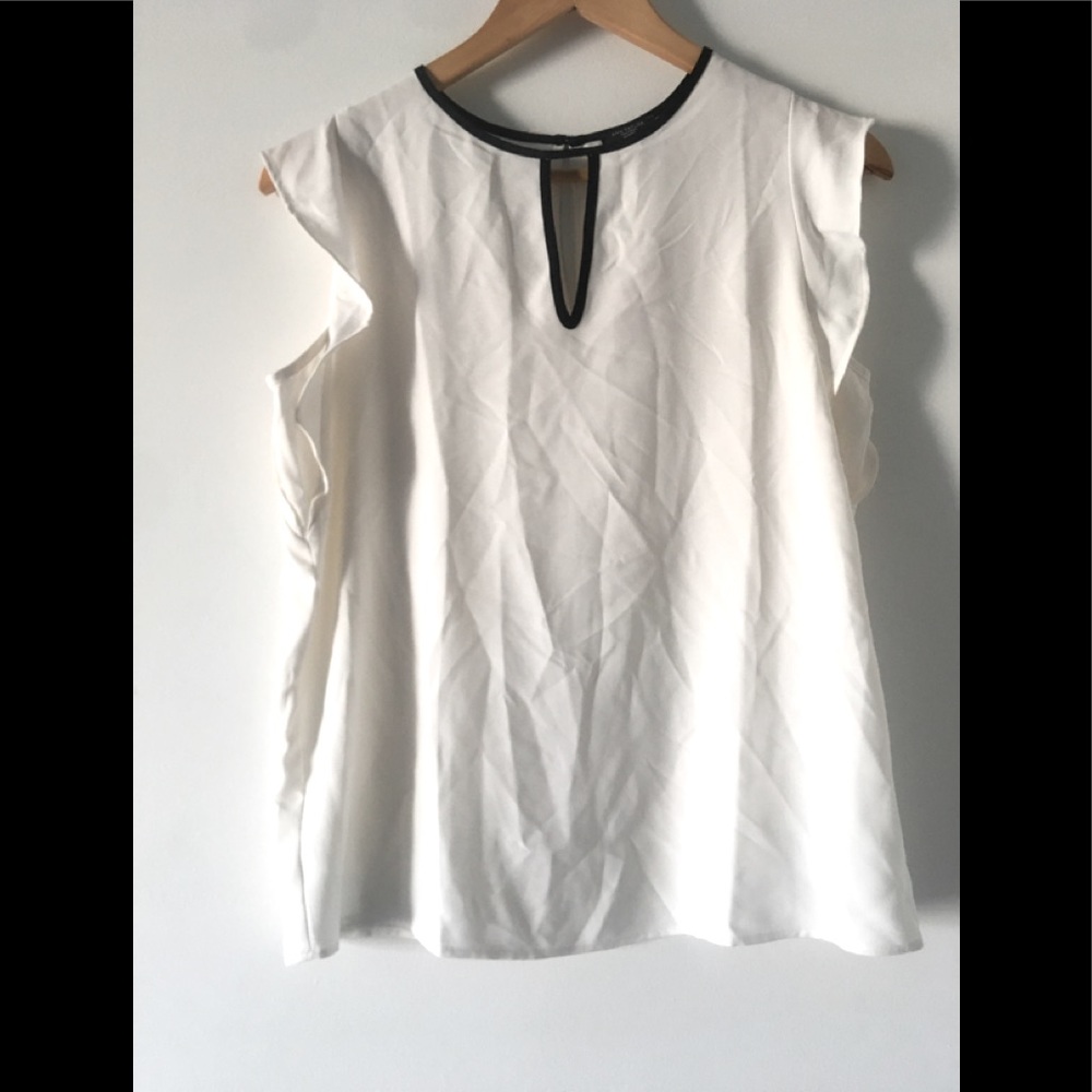 SOLD | Flutter Sleeve Keyhole Top